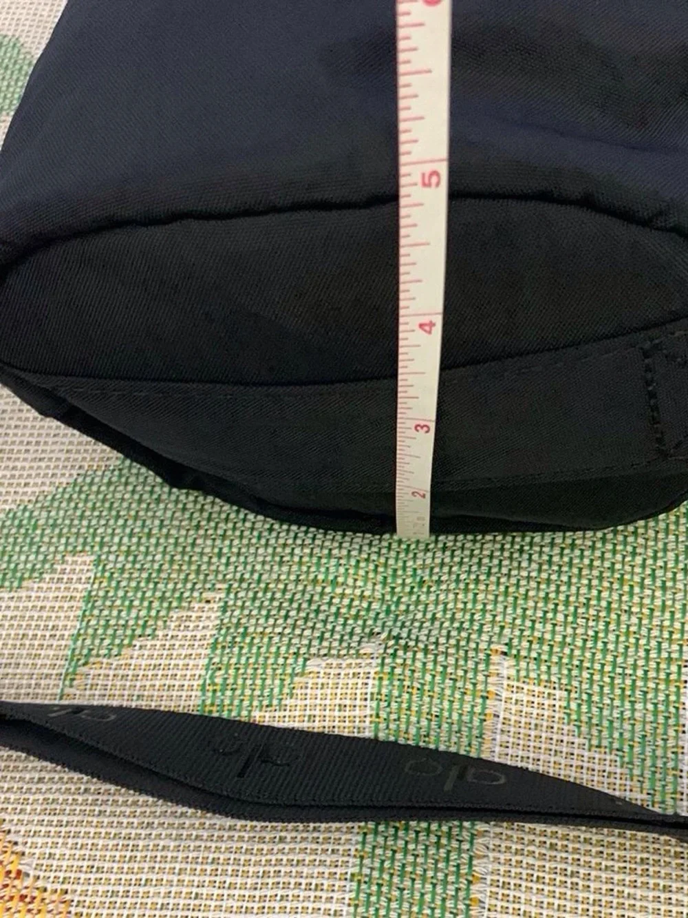 🤩ALO Yoga Black Drawstring Crossbody Bag with Branded Strap